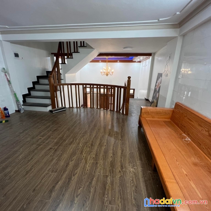 Bán nhà long biên, thạch bàn, 50m, 5 tầng, nhỉnh 3,8 tỷ ( thương lượng manh), ô tô đỗ, nở hậu