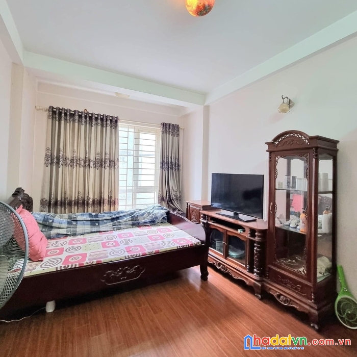 Bán nhà phố 8/3, quận hai bà trưng, dân xây, 2 thoáng, k.doanh, giá tốt, 26m2x4 tầng, chỉ 2.6 tỷ