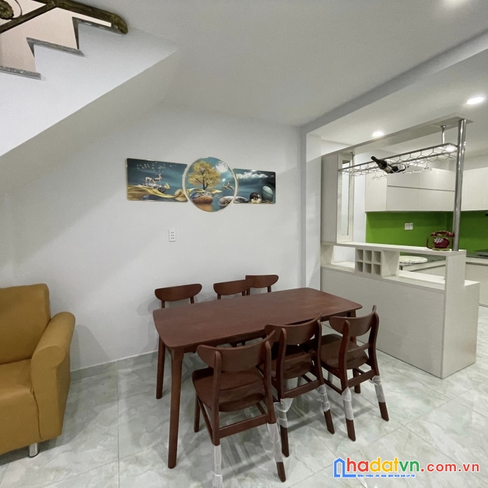 Bán nhà 3 tầng đúc kiêng cố - diện tích hơn 100m nhà mới đẹp vào ở ngay