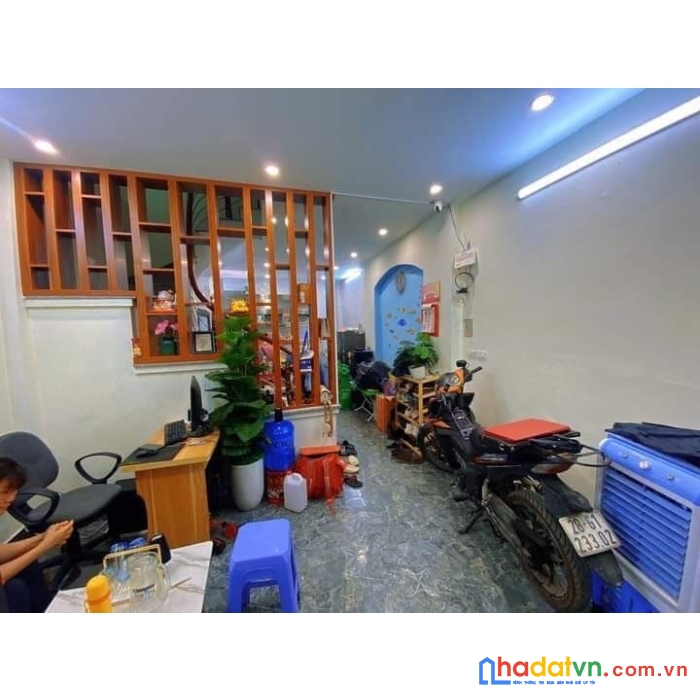 Bán nhà dân xây phố đội cấn dt 43m2 4t 4.5mmt đẹp ở luôn giá nhỉnh 4 tỷ lh 0799198898