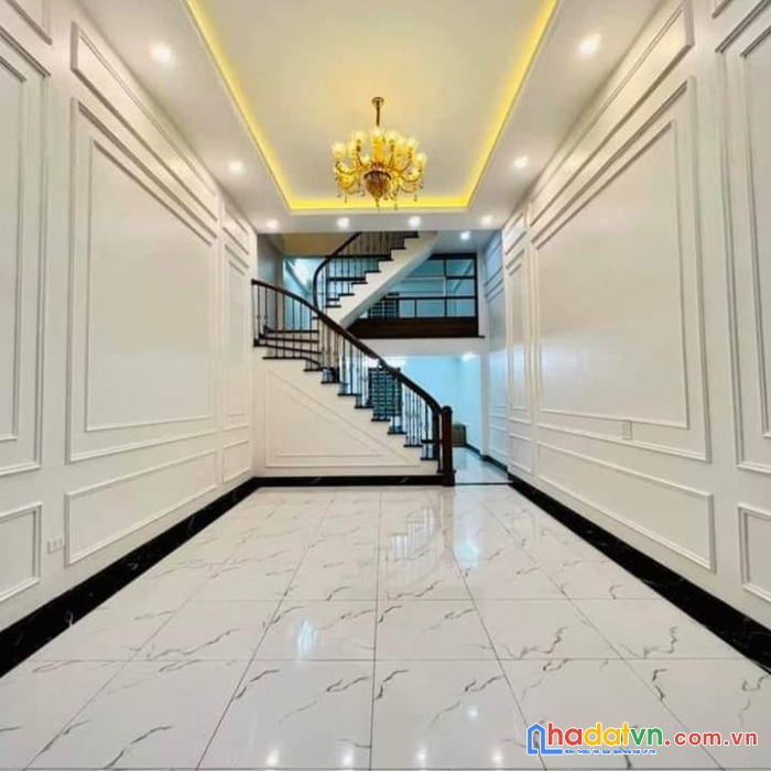Hơn 4 tỷ đã có nhà ngọc thụy ô tô chạy vòng quanh để xe trong nhà