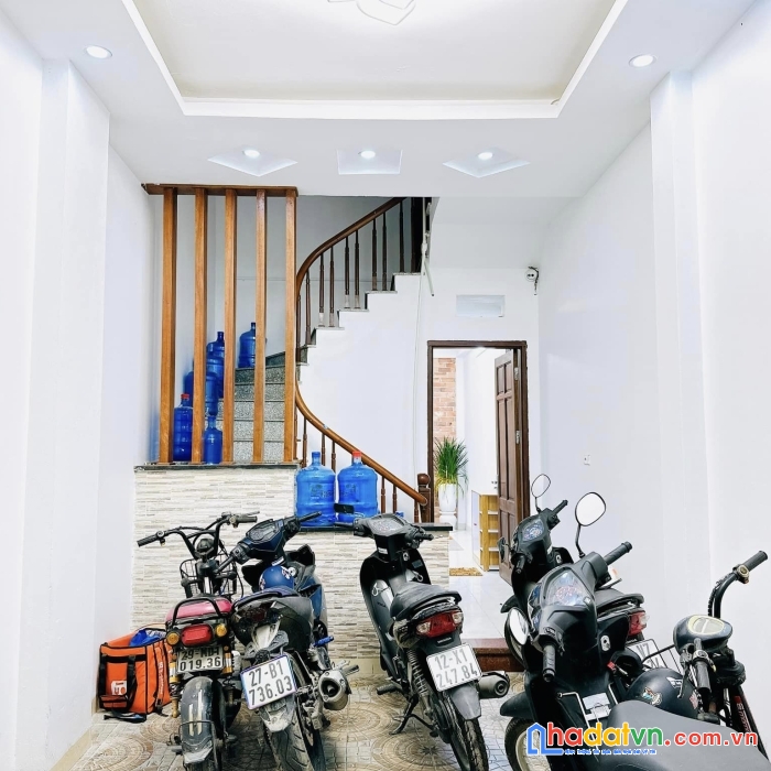Bán nhà cách mặt phố nguyễn trãi 20m , gồm 10p kk xây 6 tầng , vừa ở vừa cho thuê tháng thu gần