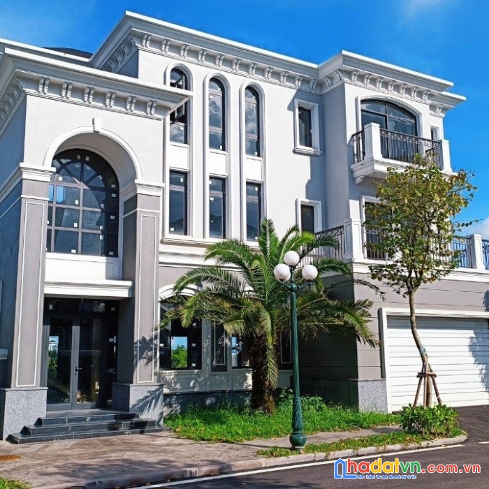 Biệt thự khép kín mặt biển tp hạ long, trực diện vịnh, bãi tắm riêng, đất ở lâu dài, đã hiện hữu.