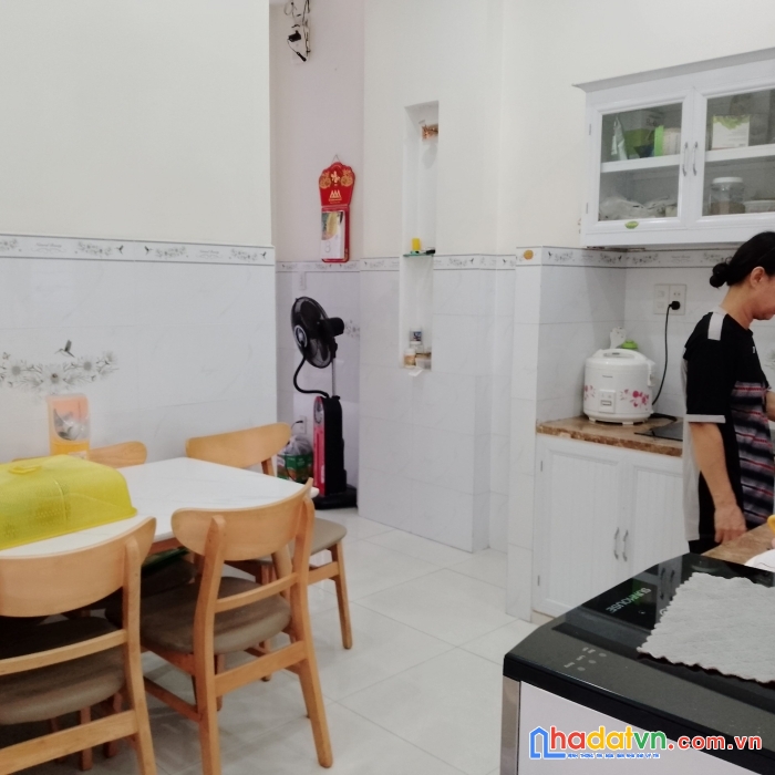 Ngộp oxy cân bán gấp căn nhà 2mt kinh doanh thuận tiện đương lê công phép