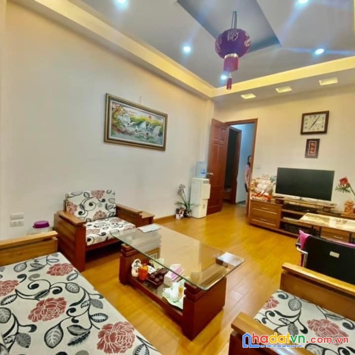 Bán nhà phố giải phóng: 52m2, 5 tầng, mt 5m, ô tô đỗ. hơn 5 tỷ