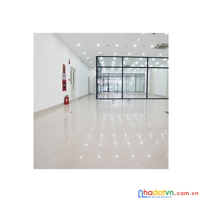 .nhà mặt tiền hoàng diệu 240m2, ngang 8, 3 tầng, kd