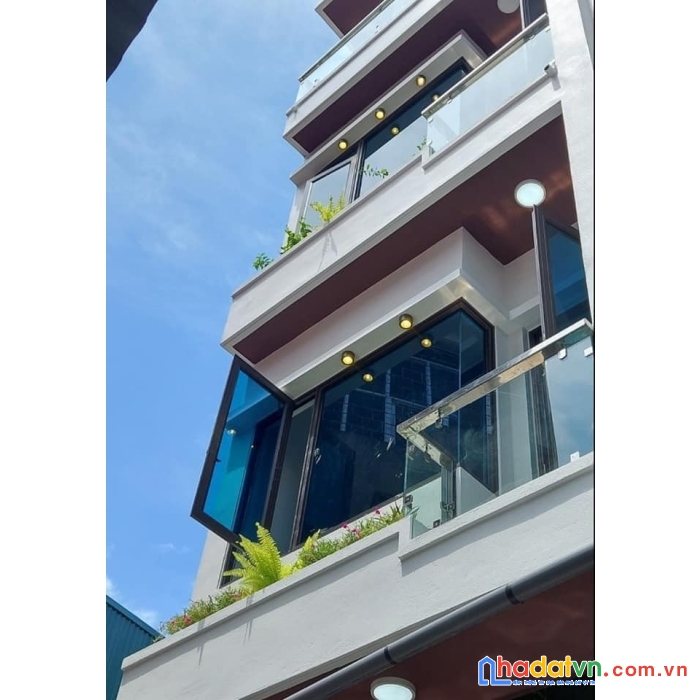 Nhỉnh 4 tỷ - nhà mới cứng trần khát chân - hai bà trưng - 35m2 - 4 tầng 
