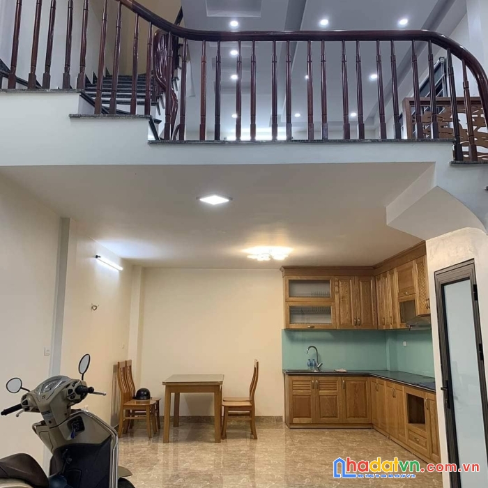Chủ cần bán gấp nhà hoàng quốc việt 50m 4t. mt7m. nhà rộng - thoáng - sạch sẽ. 4.3 tỷ.