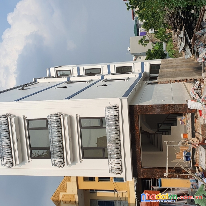 Nhà gần phương canh, lô góc 2 mặt thoáng, ô tô đỗ cách 20m, sân để xe ngay cạnh nhà- lh bắc