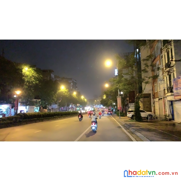 Mặt phố nguyễn văn cừ - lợi nhuẩn - kinh doanh đỉnh – vỉa hè rộng – hàng xóm phố cổ.