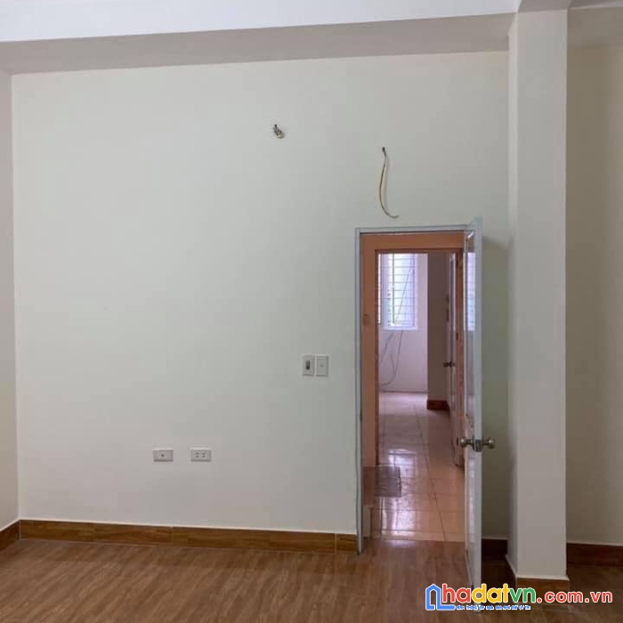 Chỉ 1,85 tỷ sở hữu nhà riêng 3 tầng nguyễn văn cừ.  ngõ 2.5m