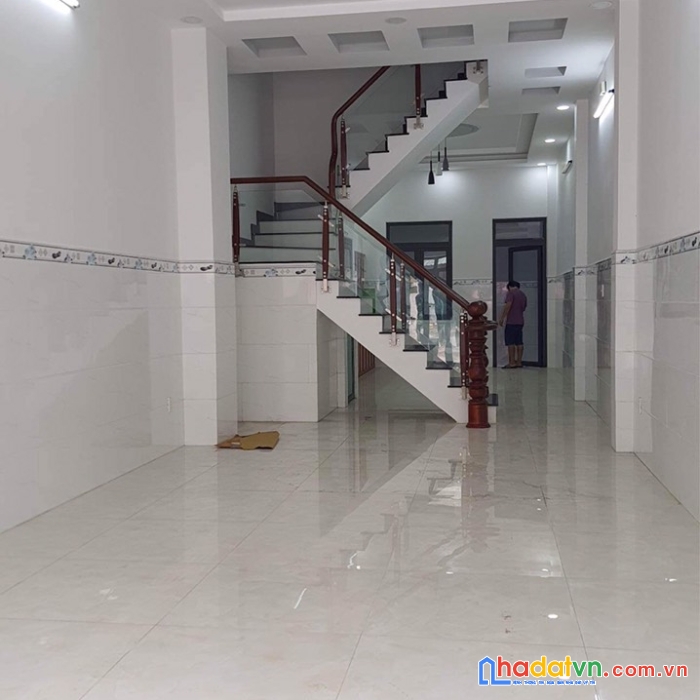 Cần bán gấp nhà mặt tiền, hà huy giáp, q12, 4t 72m2, chỉ 9 tỷ.