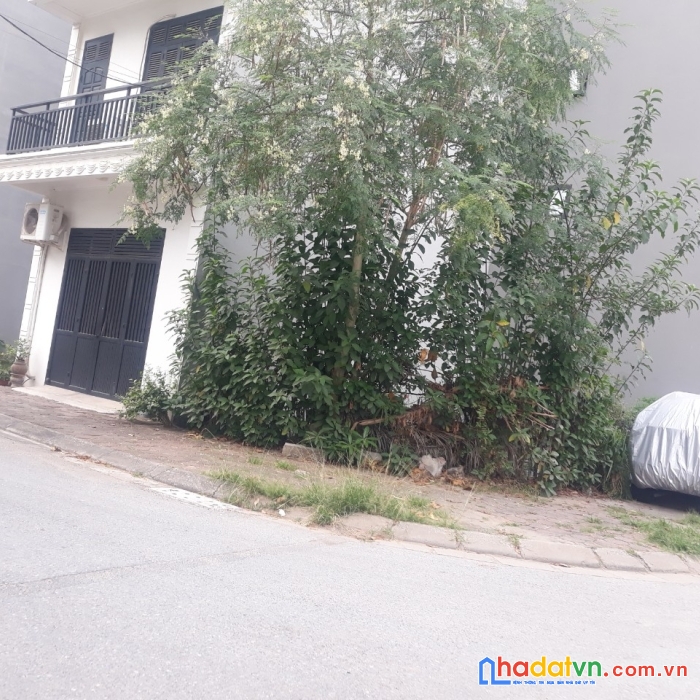 Ôtô, vỉa hè, lô góc, mặt hồ đất ngọc thụy 80m mt5m chỉ hơn 10 tỷ