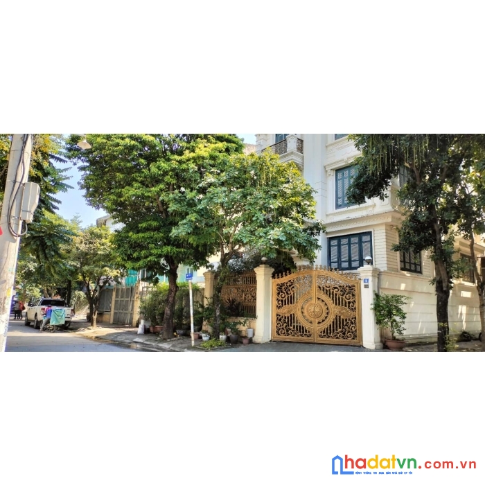Bán biệt thự ngoại  giao đoàn - xuân la - tây hồ. dt 395m2. mt 20m. giá 185 tỷ