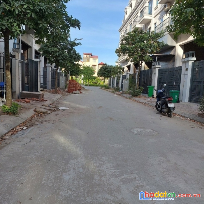 Bán đất, tặng nhà 6 tầng, tổ 53, thị trấn đông anh, diện tích 75m, giá 6.6 tỷ; đường, vỉa hè rộng.