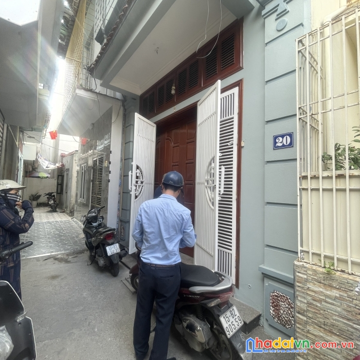 3.hàng gốc dân giá đầu tư dân xây chắc chắn 2.5 tầng ngang 4.5m nhà mới đẹp.