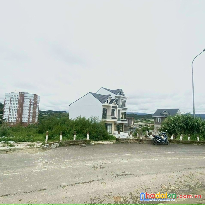 Chính chủ bán lô đất liền kề kqh vị trí đẹp tại đường nguyễn hoàng , phường 7, tp. đà lạt