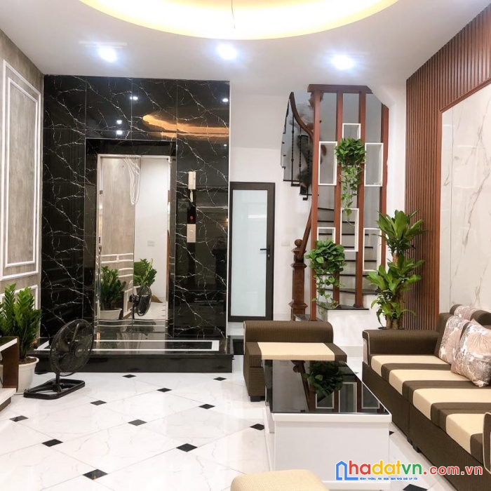 Cần bán nhà phố yên lạc building, 5 tầng, 45m2, thang máy chuẩn 5 sao, nội thất sịn sò, vị trí đắc