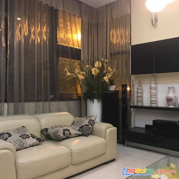 Bán biệt thự tây hồ, đường lạc long quân, tdt 135m x 5t, giá chỉ nhỉnh 19 tỷ, ô tô tránh đỗ vào nhà