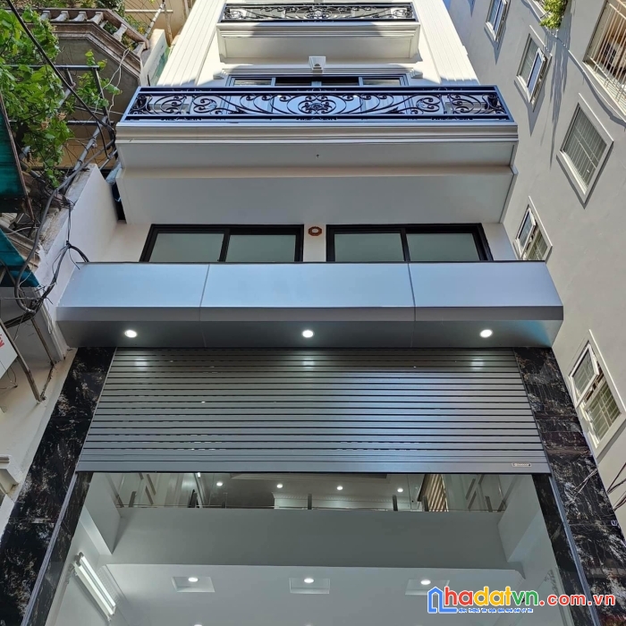Bán nhà hoàng quốc việt-48m2-giá hơn 8 tỷ-khu phân lô quân đội-ô tô đỗ cửa vào nhà-lô