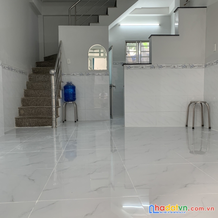 Bán nhà mt cách 30m 3 tầng, p15 q8 giá 1tỷ950