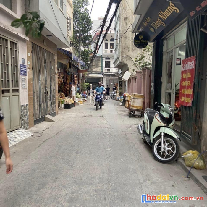 Bán nhà tại 68 phố cầu giấy, ngõ to như phố, nhà thoáng hướng đẹp, lô góc, 40m2x5tầng, giá 6tỷ25