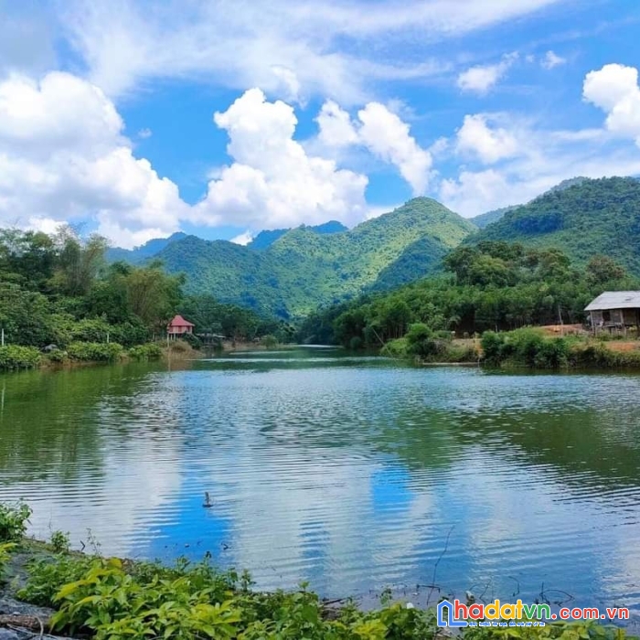 Lô góc mặt hồ trong xanh tuyệt đẹp. giá sập sàn 999tr. 1290m 500m ont tại yên nghiệp - lạc sơn -