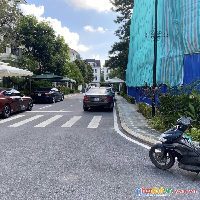Bán biệt thự khu ngoại giao đoàn - tây hồ tây. lô góc mt khủng. dt 260m. giá 110 tỷ