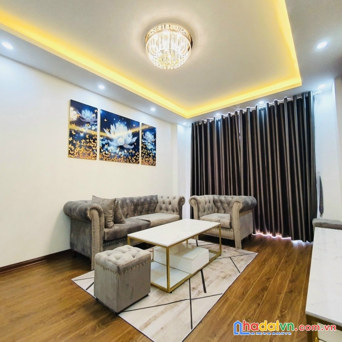 Cần bán gấp ! gia thụy, long biên, 41m, 5 tầng, ô tô vào nhà, 60m ra ô tô tránh, 5,4 tỷ