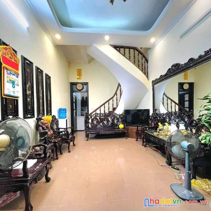 Bán nhà đê la thành to, đống đa, giá rẻ, 38m2x 5 ngủ, chỉ 3.85 tỷ