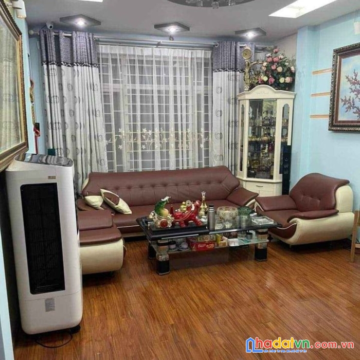 Rẻ như cho, cầu giấy, 40m ra phố, 2 thoáng, sân vui chơi, dân xây 36m chỉ 4,2 tỷ.