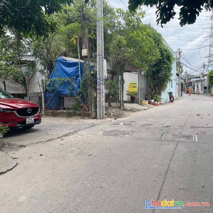 Quận 12 giáp gò vấp - hẻm 3m thông - cách hẻm xe hơi 20m  - không quy hoạch, sổ đẹp - 75m2 - 2l -