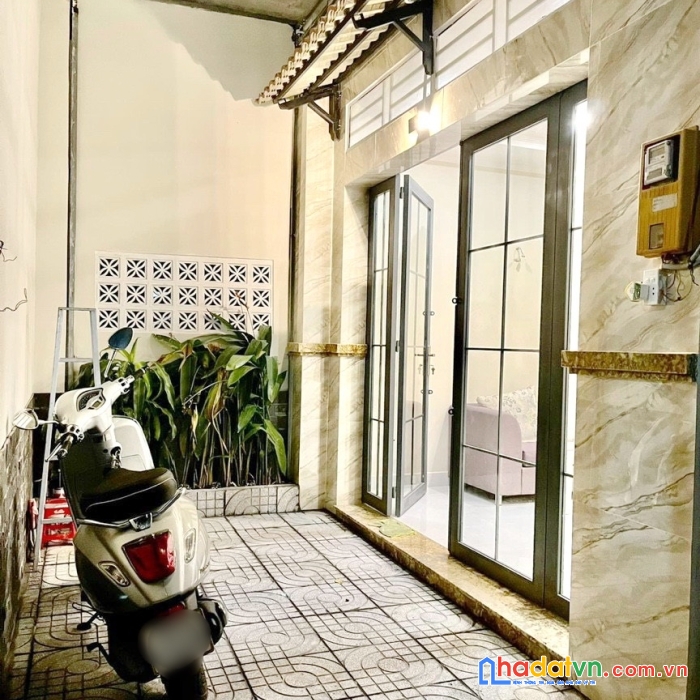 Nhà 4x10m/ 2 tầng hẻm 100 đường bùi minh trực p5q8