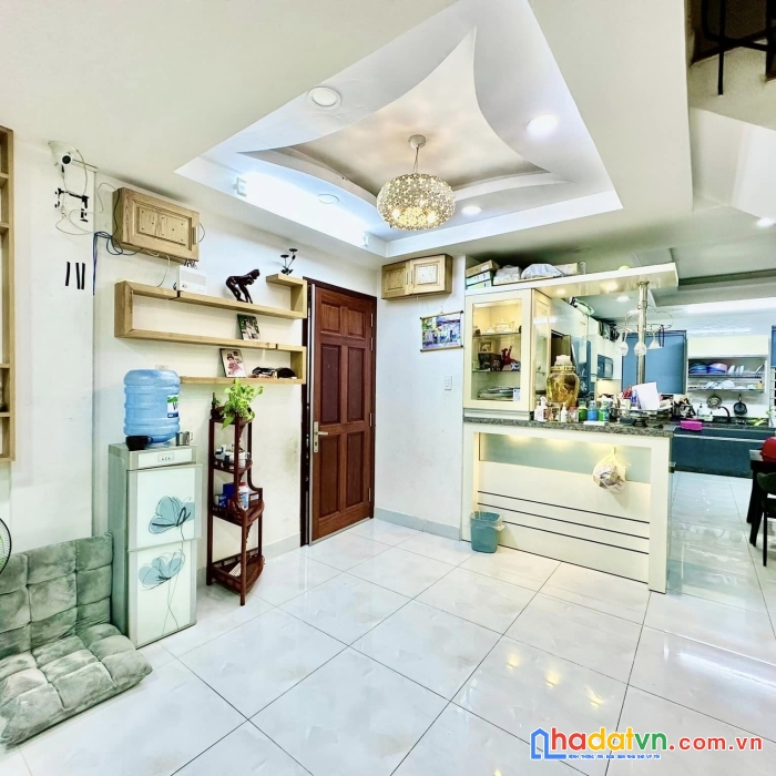 Kinh doanh hxh tân phú, vườn lài 65m2 chỉ với 4 tỷ hơn, 5 tầng btct, tặng nội thất.