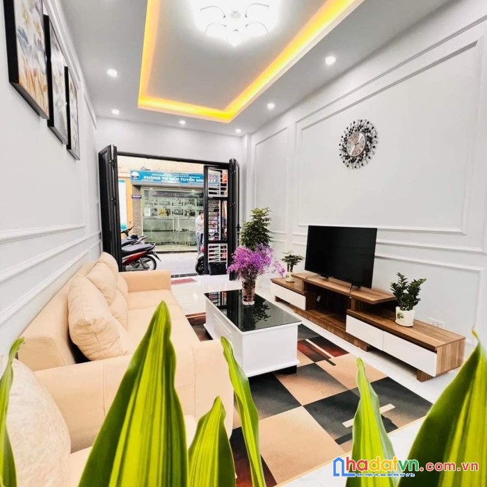 Bán nhà phố lạc trung: 44m2, 5 tầng, mt 4.2m, ngõ to, gần phố. 3.6 tỷ