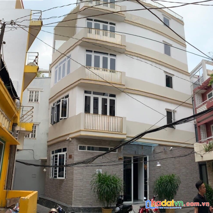 Mình có căn nhà nhỏ cần bán tại nguyễn trãi. p bến thành. q1