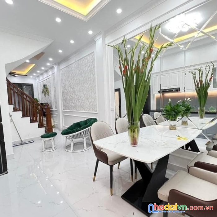 Bán nhà nguyễn văn cừ, long biên 58m, 4 tầng, ô tô đỗ cửa, đẹp long lanh, full đồ.