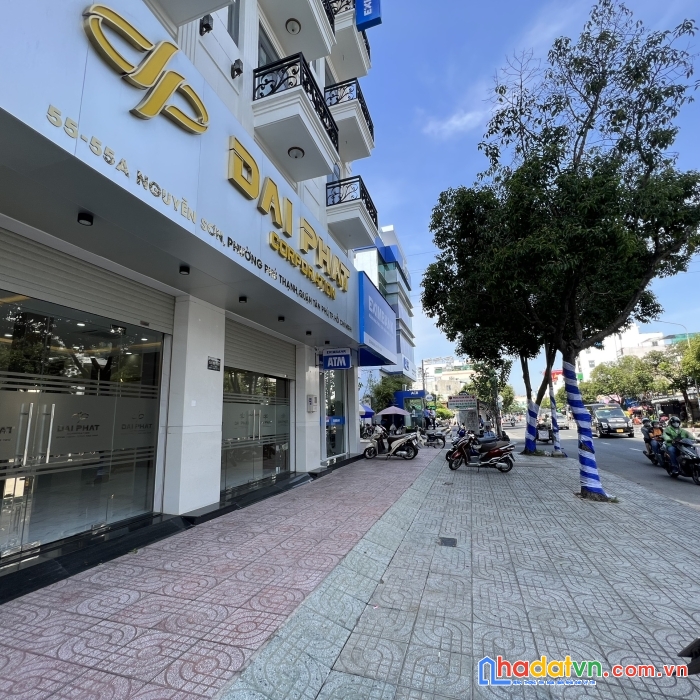 Bán tòa nhà văn phòng mặt tiền nguyễn sơn giá 57 tỷ. nội thất văn phòng đầy đủ. giá thương lượng