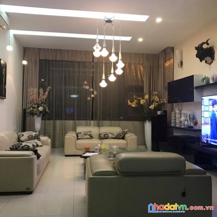 Bán nhà mặt phố trung tâm cầu giấy, 220m2, mặt tiền 9m, giá chỉ nhỉnh 68 tỷ, vỉa hè, ô tô dừng đỗ.