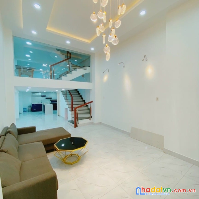 Bán nhà mặt tiền kinh doanh 2 tầng đường thích quảng đức,  phú nhuận dt 4 x 16 , full