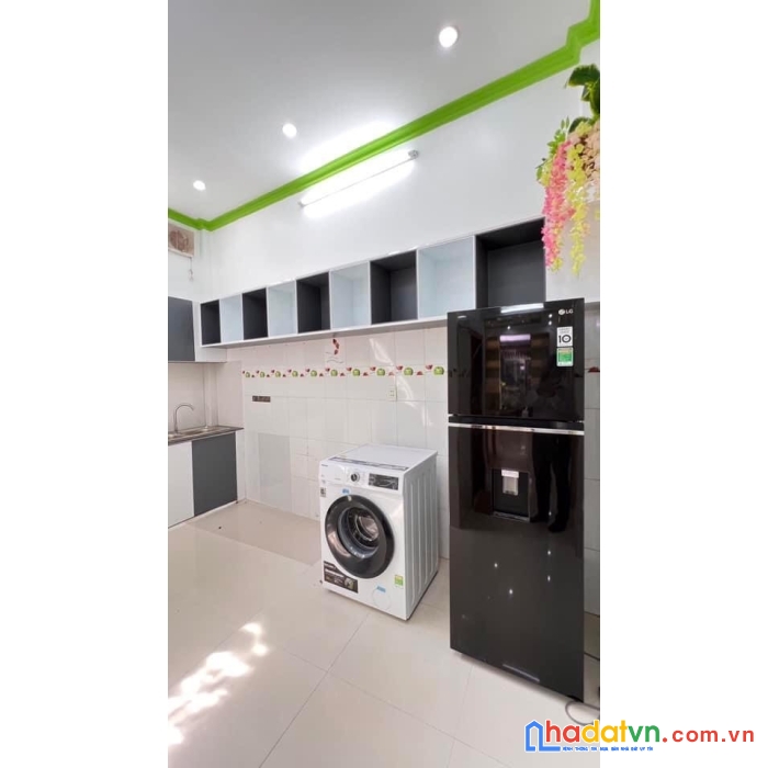 Kẹt bank bán nhanh nhà mới đẹp hxh kênh tân hoá dtsd 100m2 chỉ 4ty3