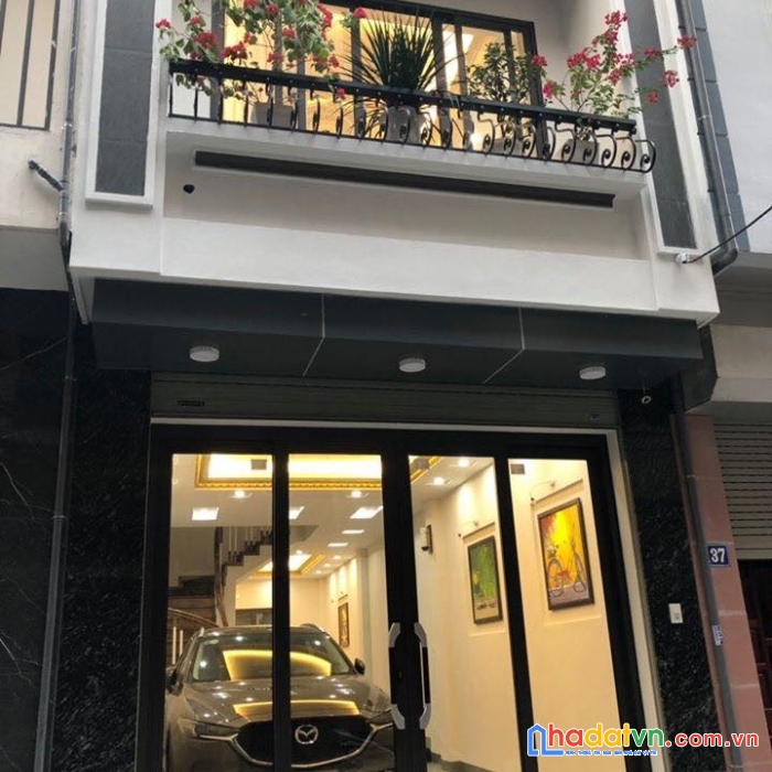 Hẻm xe hơi tránh hai bà trưng 4 lầu btct full nội thất cần bán gấp