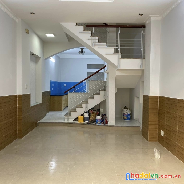 Nhà 3 tầng kết cấu chắc chắn - cách mt trương công định 25m - trung tâm bàu cát sầm uất -6.65 tỷ