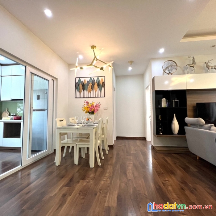 Bán căn hộ 2 ngủ diện tích 81m2. giá chỉ 29.5tr/m2. đã có sổ lh 0338713251