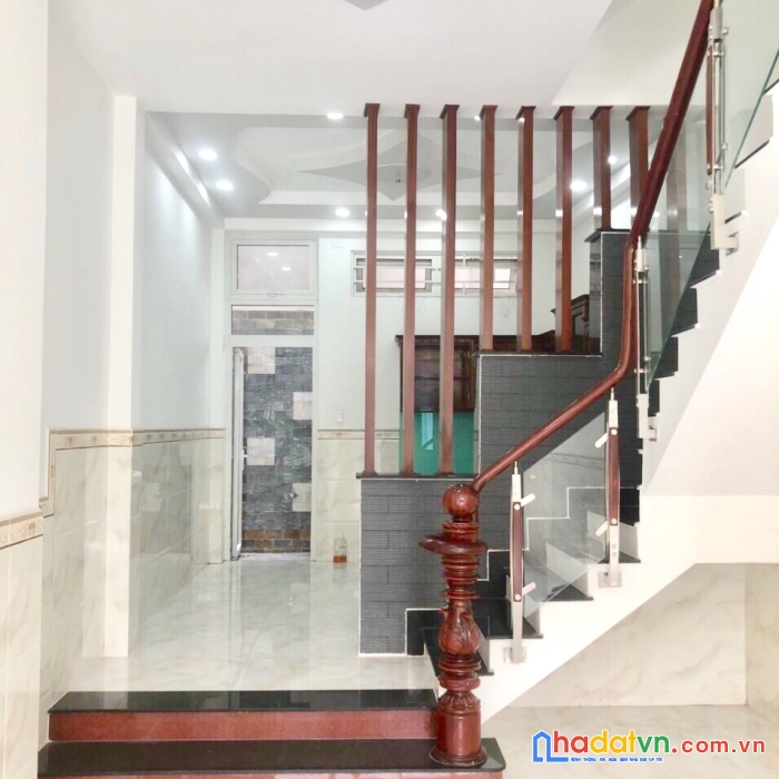 Nhà mới trệt, 2 lầu hẻm tám danh  p4q8. gá 5.6 tỷ tl