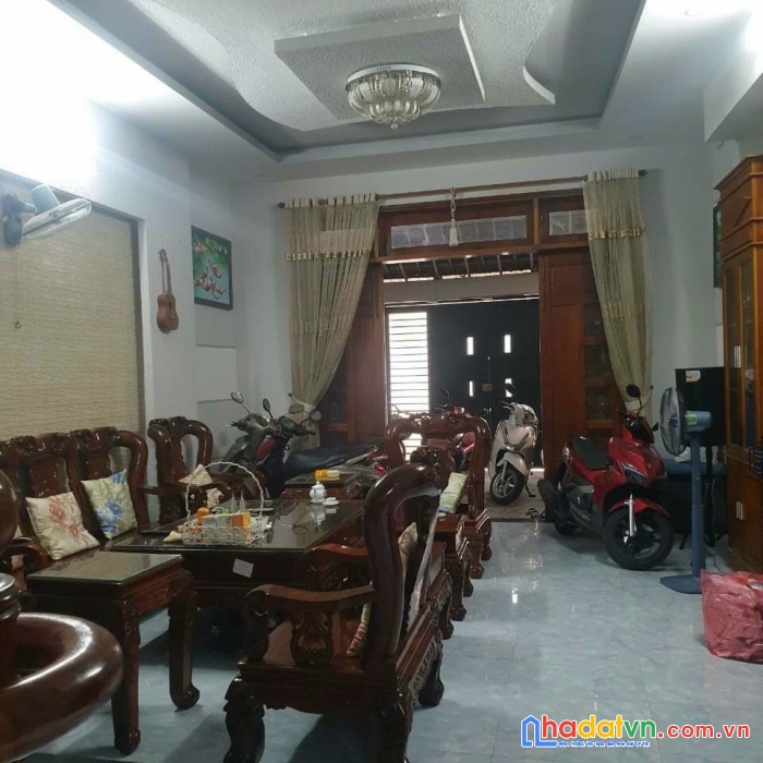 Nhà kiên cố, trần khắc chân, 3 lầu, 4 x 13.5m, 8.9 tỷ, phú nhuận
