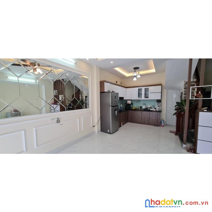 Bán nhà ngõ 311 bát khối long biên 61 m2 * 4 tầng * 5 tỷ dân xây to đẹp đầy đủ công năng