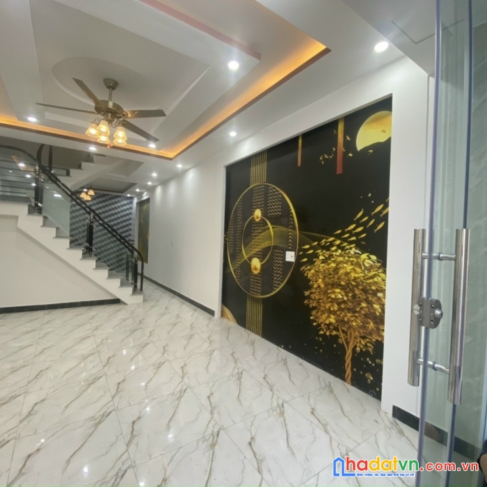 - chính chủ do chuyển đổi công việc cần nhượng lại căn 4 tầng ( sân cổng riêng 4 hộ )
- vị trí :