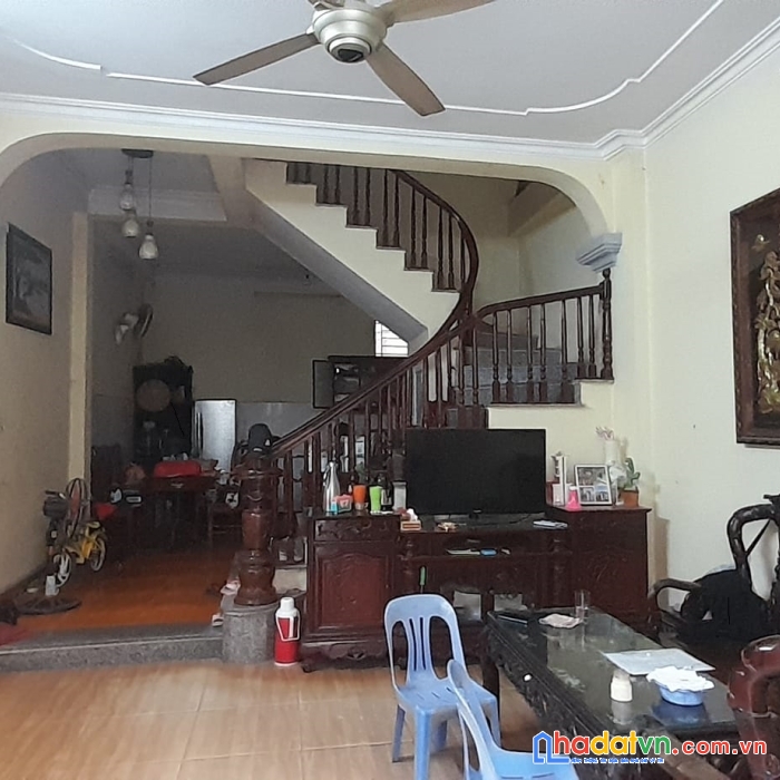 Bán nhà đàm quang trung long biên 52 m2 * 3 tầng * 4 tỷ 1 ô tô đỗ cửa, 3 bước ra aeon lb