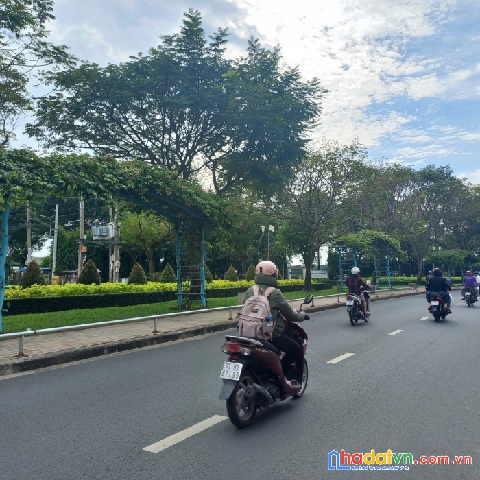 Giảm 500 triệu, nhà mtkd, 160m2, ngang khủng 8,5m, nở hậu, 6 tầng, đ. kênh nước đen, b.tân.
